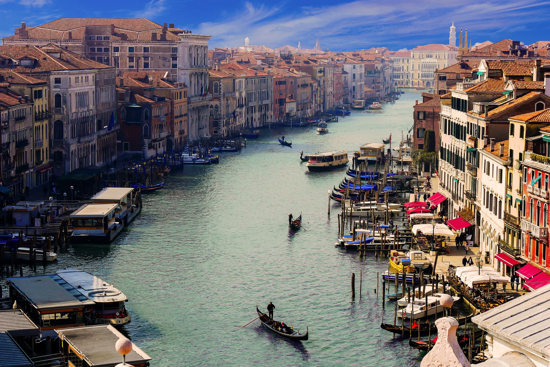 THE PROBLEM OF OVERTOURISM: YOU’LL SOON HAVE TO PAY TO ENTER VENICE