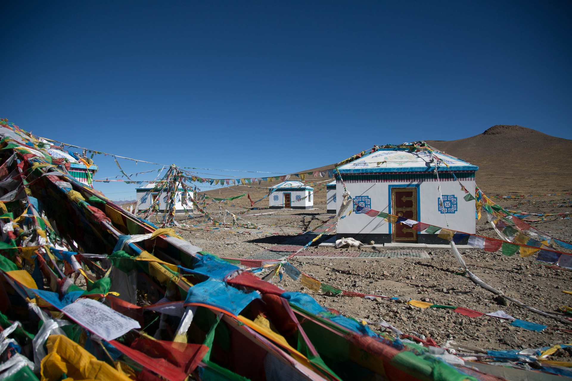 Bazni kamp Mont Everesta ostaje na istom mestu uprkos opasnostima