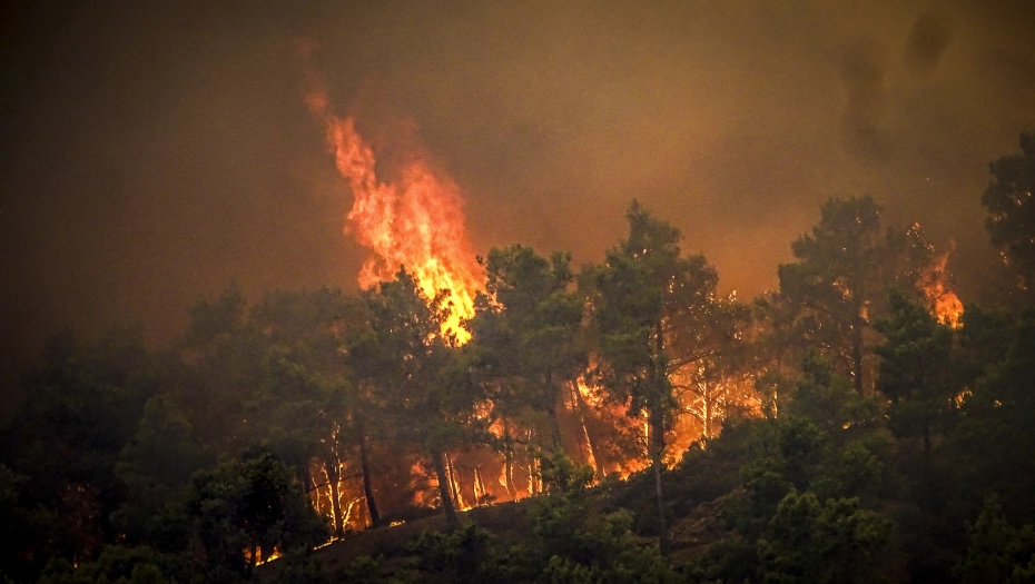 Na Rodosu besni požar od utorka, evakuisano više od 30.000 ljudi