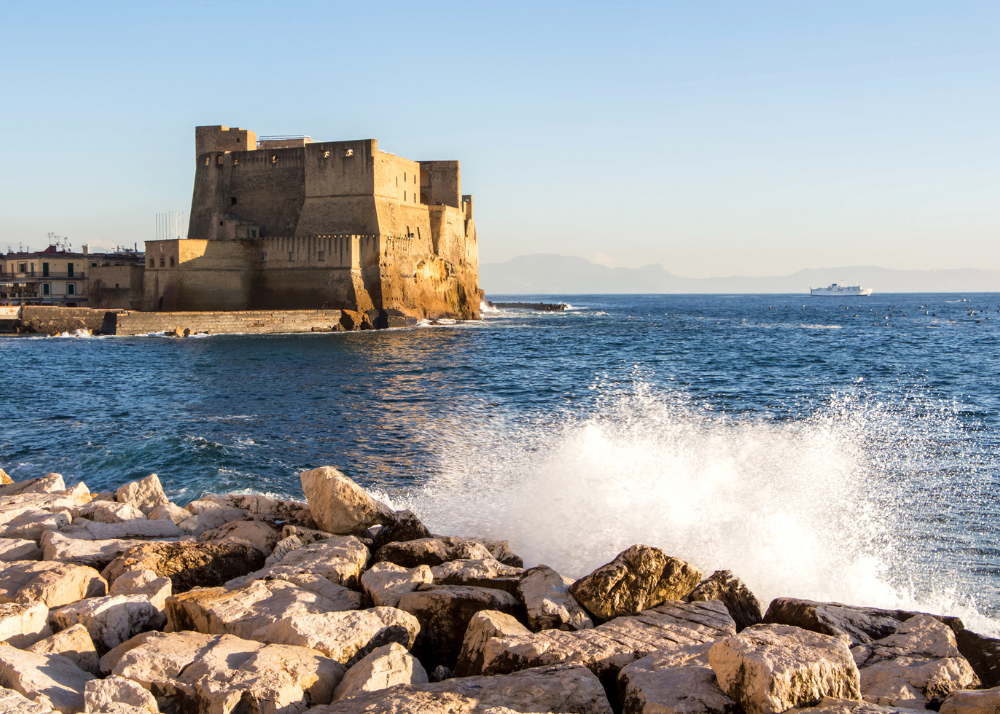 Italy, Naples, tourism, problems, Europe, overtourism, travel, news, Putovanja i turizam, 2025, destination, destinacije, Italija, Napulj, prekomerni turizam, vesti, atrakcije, problemi, izazovi