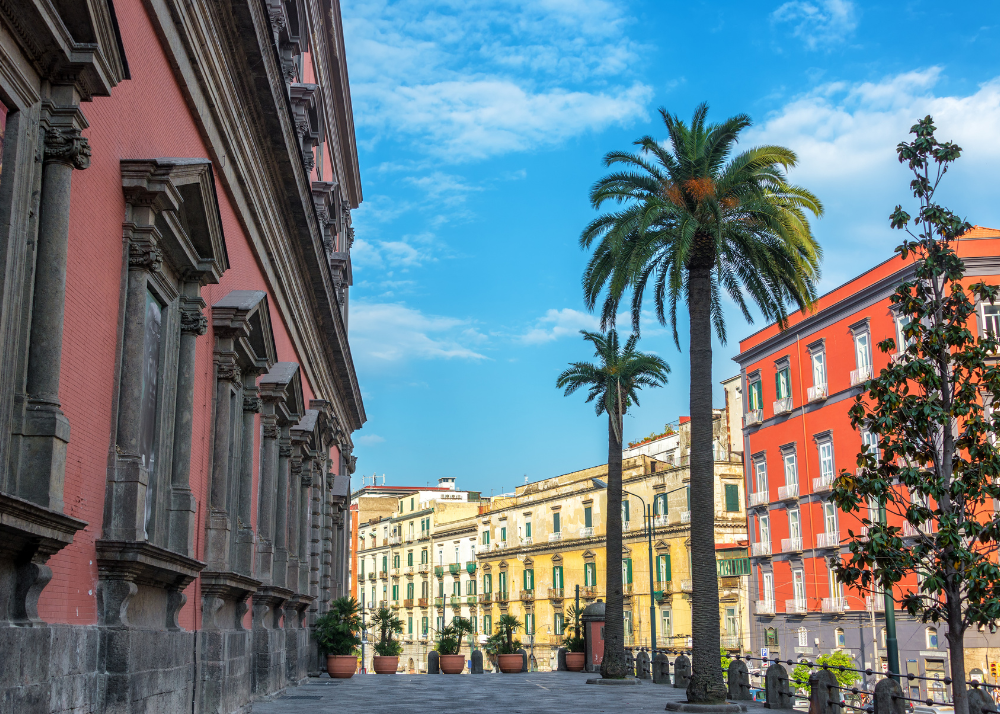 Italy, Naples, tourism, problems, Europe, overtourism, travel, news, Putovanja i turizam, 2025, destination, destinacije, Italija, Napulj, prekomerni turizam, vesti, atrakcije, problemi, izazovi