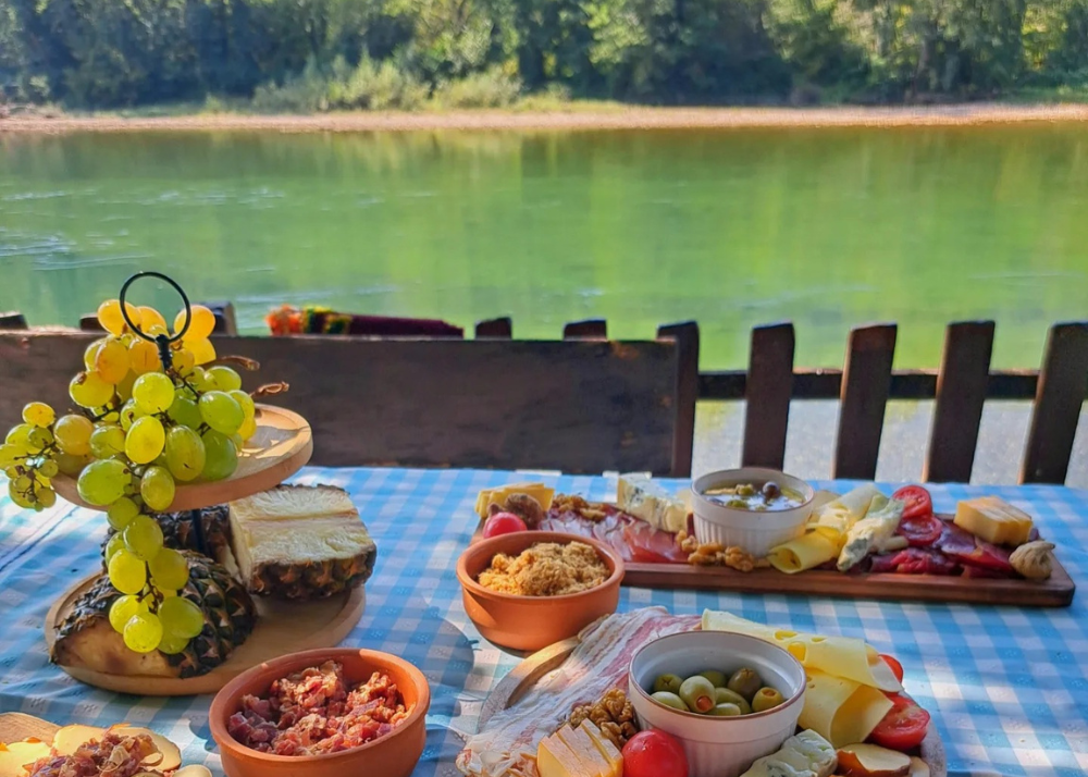 hrana, ugostiteljstvo, kuhinja, domaće, reka, pogled, Putovanja i turizam, 2026